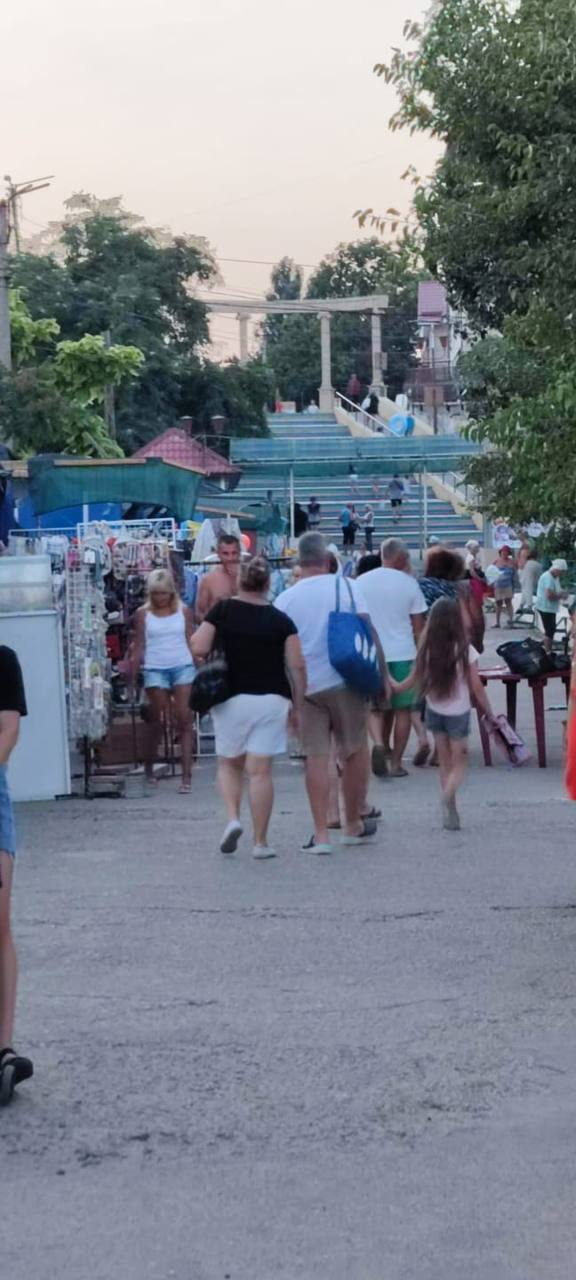 "Город без лета и свободы": в сети показали, как выглядит оккупированный Геническ, где раньше отдыхали тысячи людей. Видео