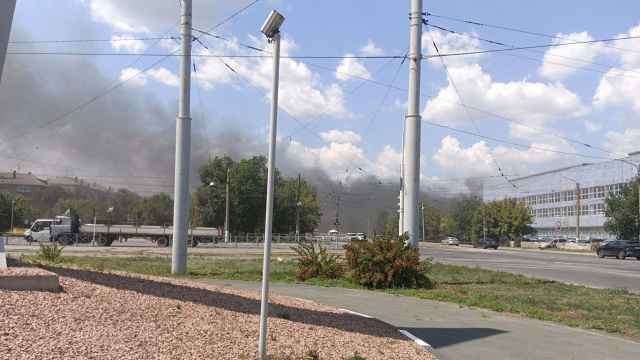 В Оренбурзькій області РФ спалахнув завод, що виробляє деталі для РСЗВ. Фото