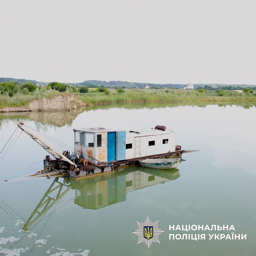 На Киевщине разоблачили масштабную незаконную добычу песка: "бизнес" мог вызвать экологическую катастрофу. Фото и видео