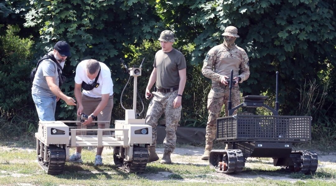 Военные показали наземные дроны, которые применяются на фронте: чем они полезны. Фото