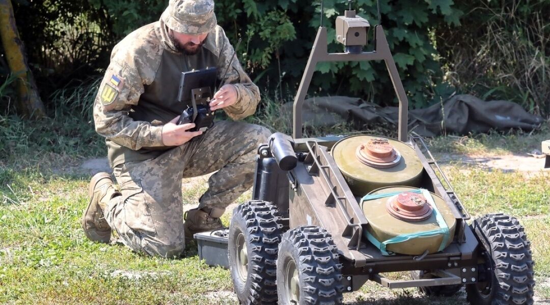 Военные показали наземные дроны, которые применяются на фронте: чем они полезны. Фото