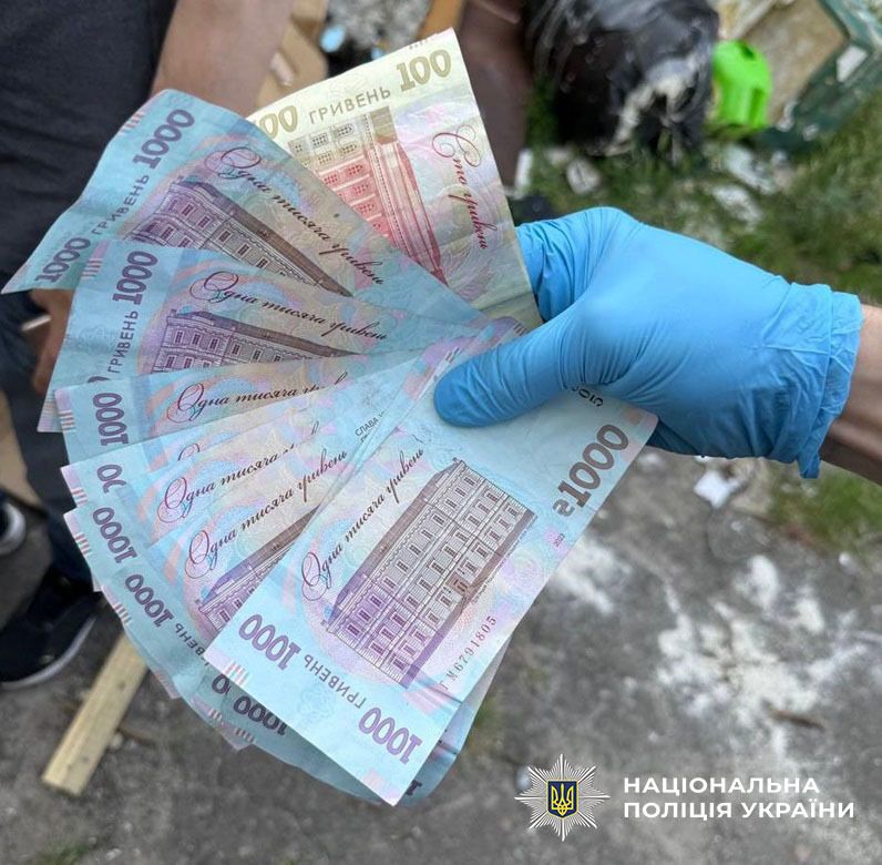 На Оболоні посеред вулиці відібрав у 85-річного дідуся пенсію: у Києві затримали нападника. Фото