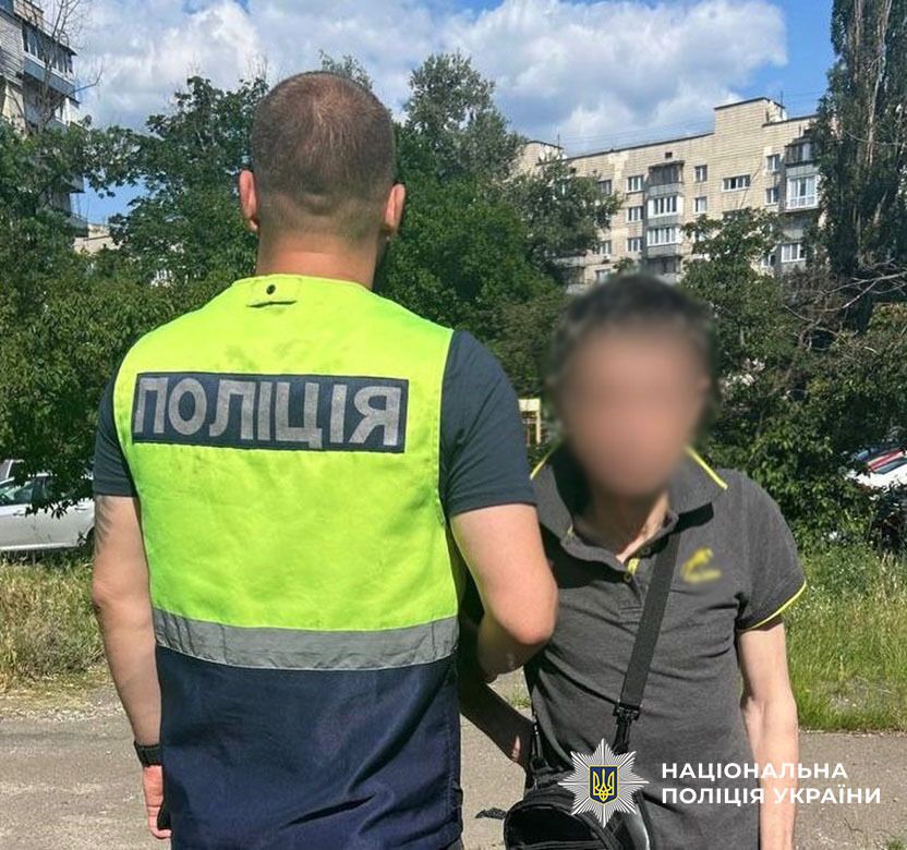 На Оболоні посеред вулиці відібрав у 85-річного дідуся пенсію: у Києві затримали нападника. Фото