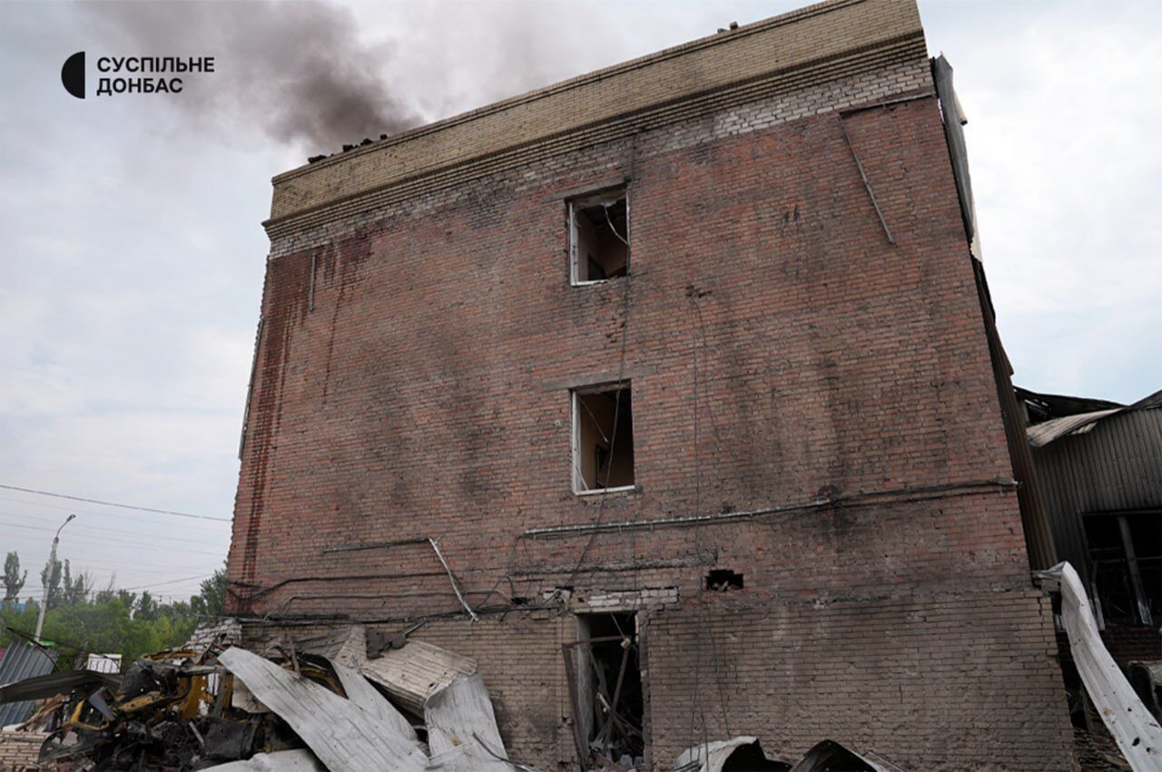Окупанти вдарили по центру Слов'янська: загинув чоловік, є поранені. Фото