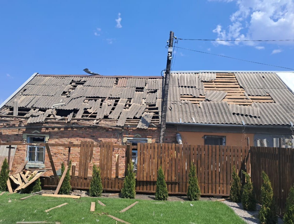 Окупанти вдарили по Дніпропетровщині: пошкоджено будинки, є загиблі та поранені. Фото
