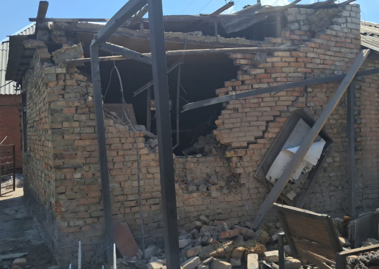 Окупанти вдарили по Дніпропетровщині: пошкоджено будинки, є загиблі та поранені. Фото