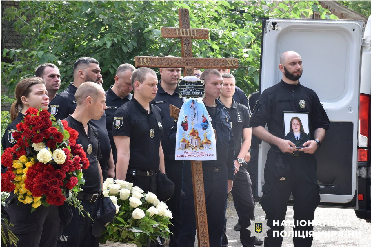 Погибла в результате обстрела РФ: в Киеве попрощались с полицейской столичного метрополитена Марией Дзюмагой. Фото и видео