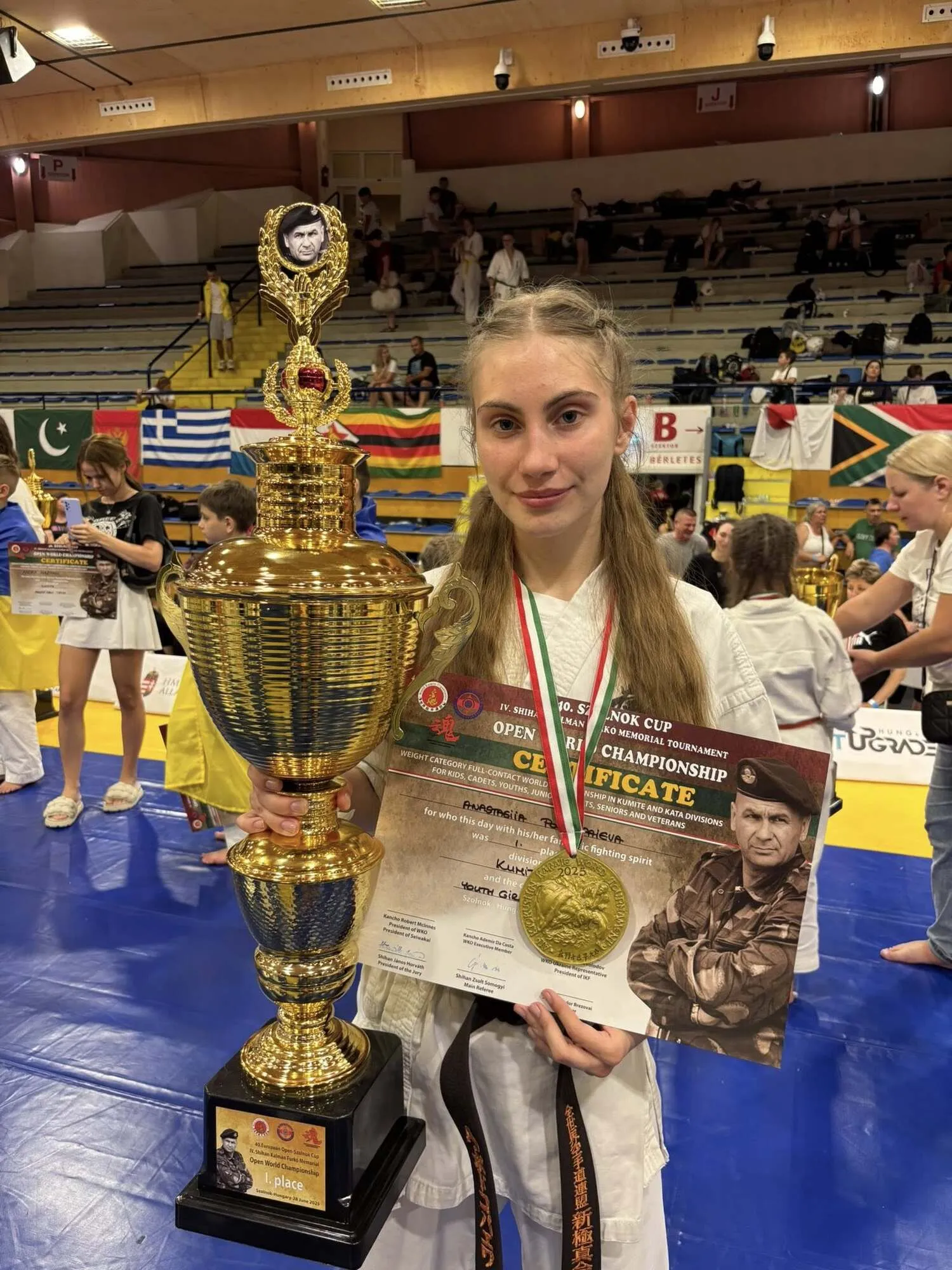 Переселенка з Херсона виграла для України чемпіонат світу з карате. Фотофакт