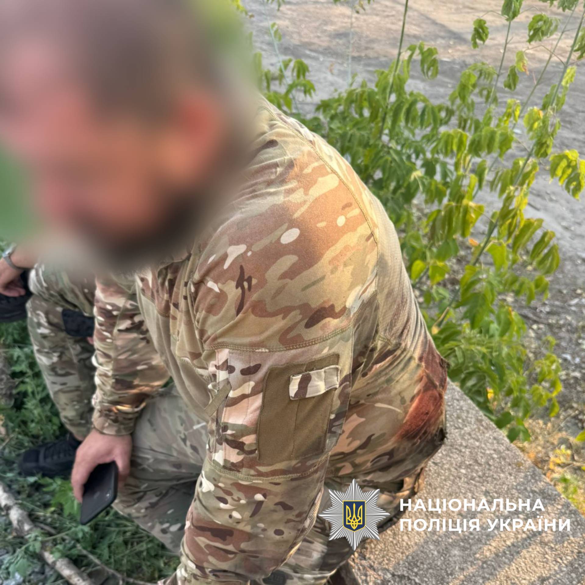 На Харьковщине вражеский дрон атаковал полицейское авто: есть раненые. Фото 18+