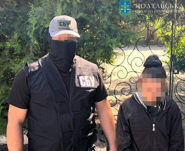 СБУ і Нацполіція затримали агенток ГРУ, які підпалили авто військового і готували підриви суддів та волонтерів. Фото