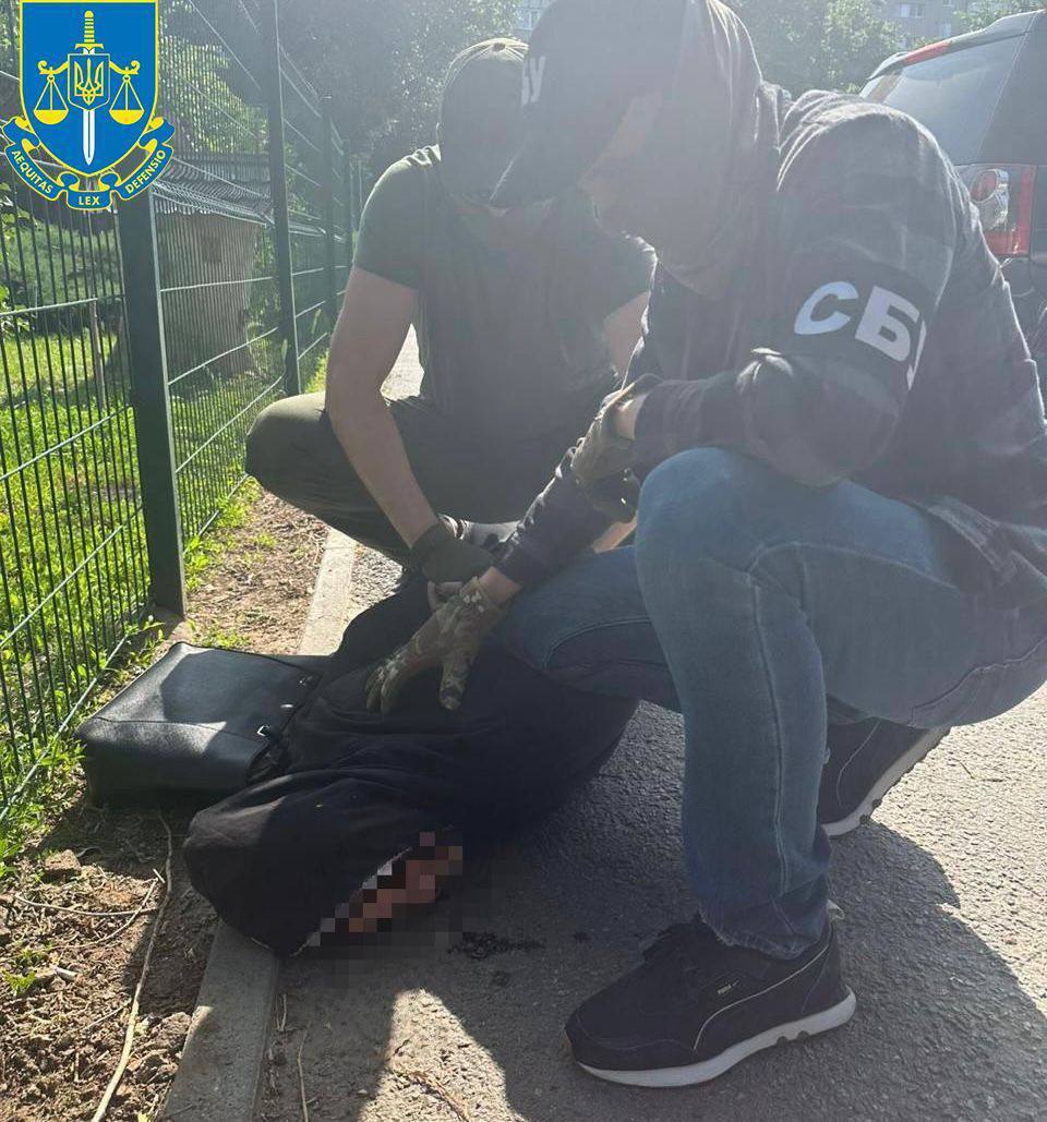СБУ і Нацполіція затримали агенток ГРУ, які підпалили авто військового і готували підриви суддів та волонтерів. Фото