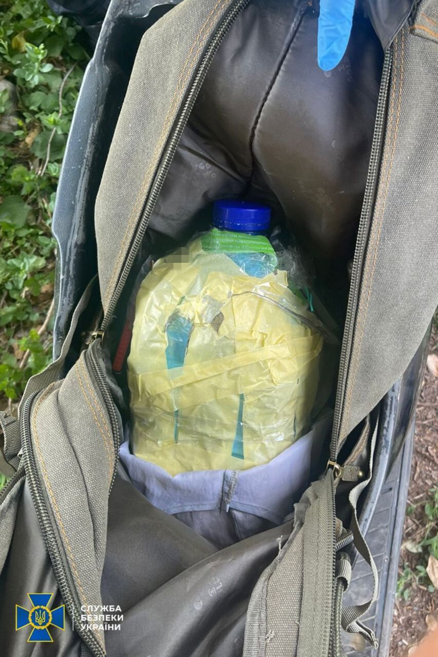 СБУ і Нацполіція затримали агенток ГРУ, які підпалили авто військового і готували підриви суддів та волонтерів. Фото