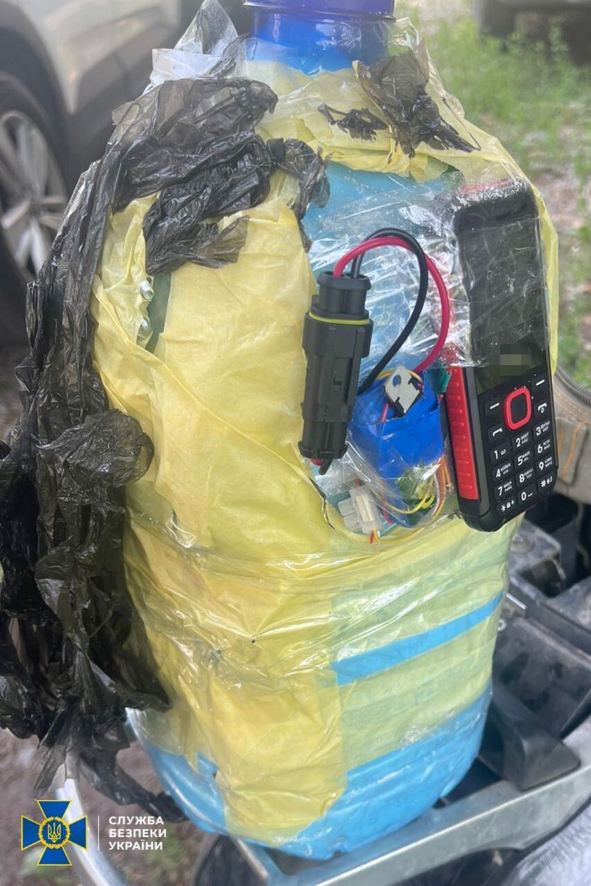 СБУ і Нацполіція затримали агенток ГРУ, які підпалили авто військового і готували підриви суддів та волонтерів. Фото