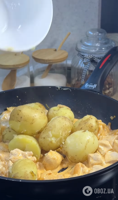 Молодой картофель по-новому: как вкусно приготовить овощ с курицей, сметаной и укропом