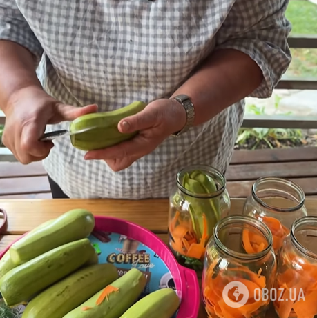 Как вкусно закрыть кабачки с чесноком и морковью: очень простой маринад