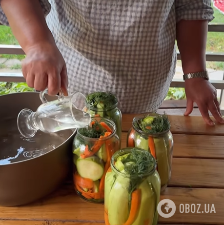 Как вкусно закрыть кабачки с чесноком и морковью: очень простой маринад
