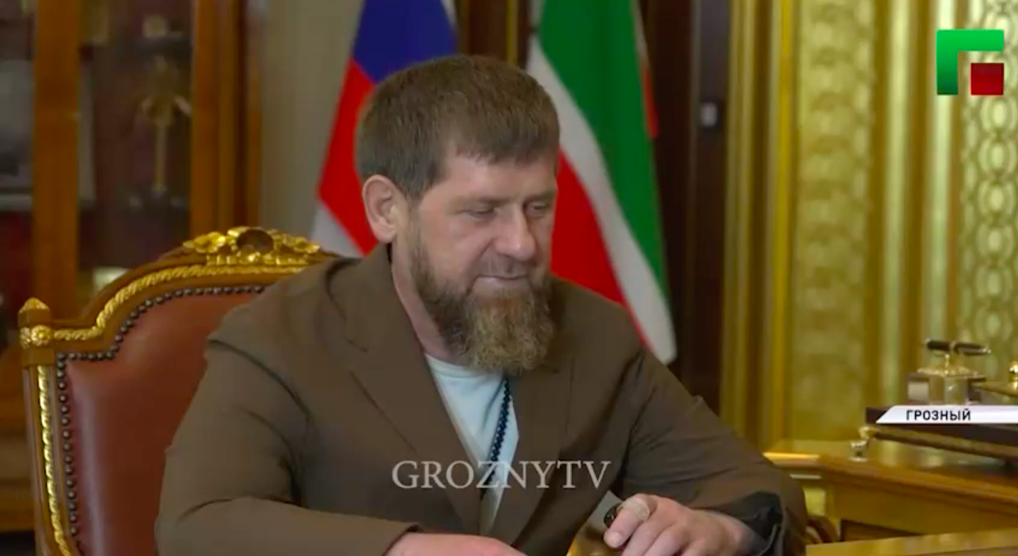 В Чечне показали странное видео с Кадыровым на фоне слухов о его болезни: что не так с кадрами
