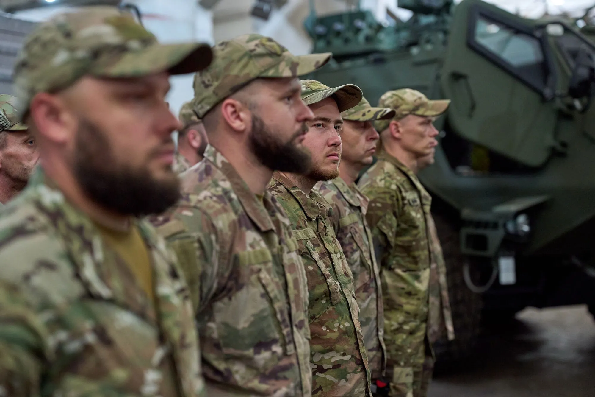 Прем'єрка Латвії передала Україні 15 БТР Patria: подробиці візиту і фото