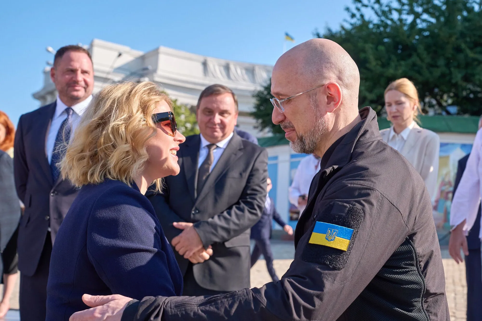 Прем'єрка Латвії передала Україні 15 БТР Patria: подробиці візиту і фото