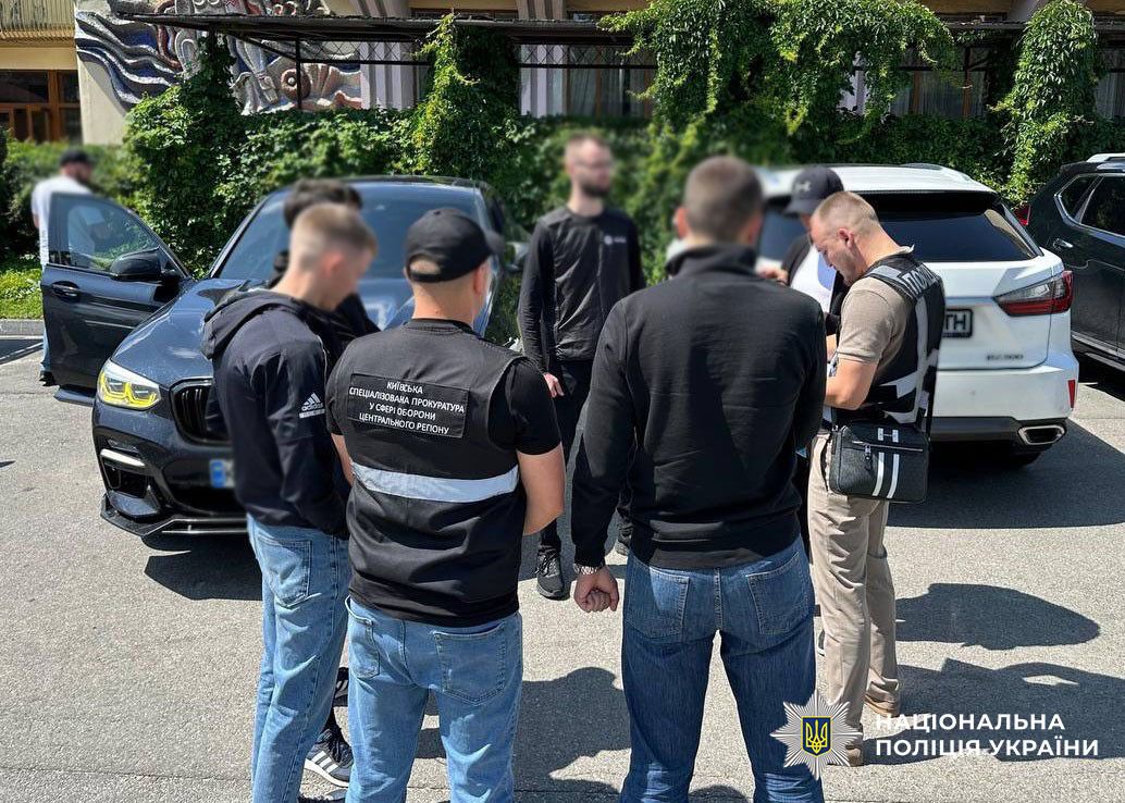 За $20 тыс. обещал мужчине снять с розыска в системе "Оберіг": в Киеве задержали злоумышленника. Фото