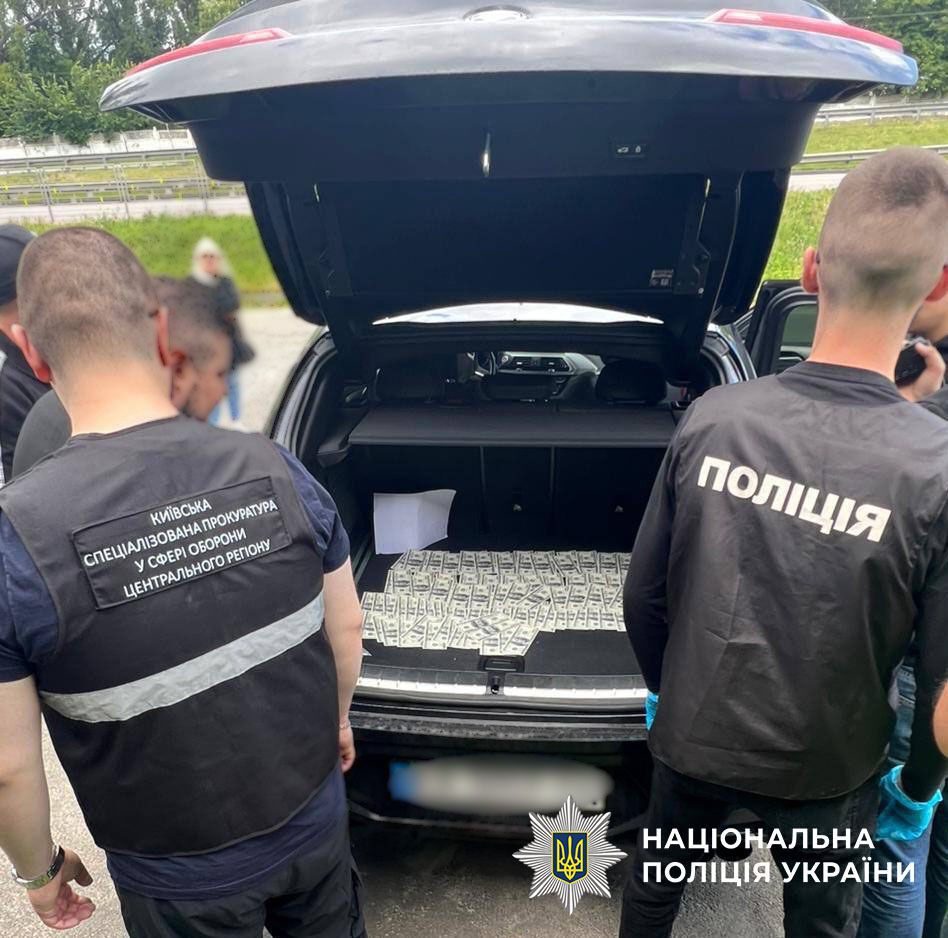 За $20 тыс. обещал мужчине снять с розыска в системе "Оберіг": в Киеве задержали злоумышленника. Фото