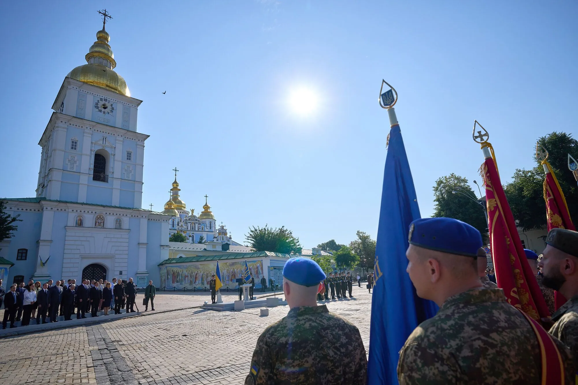 Прем'єрка Латвії передала Україні 15 БТР Patria: подробиці візиту і фото