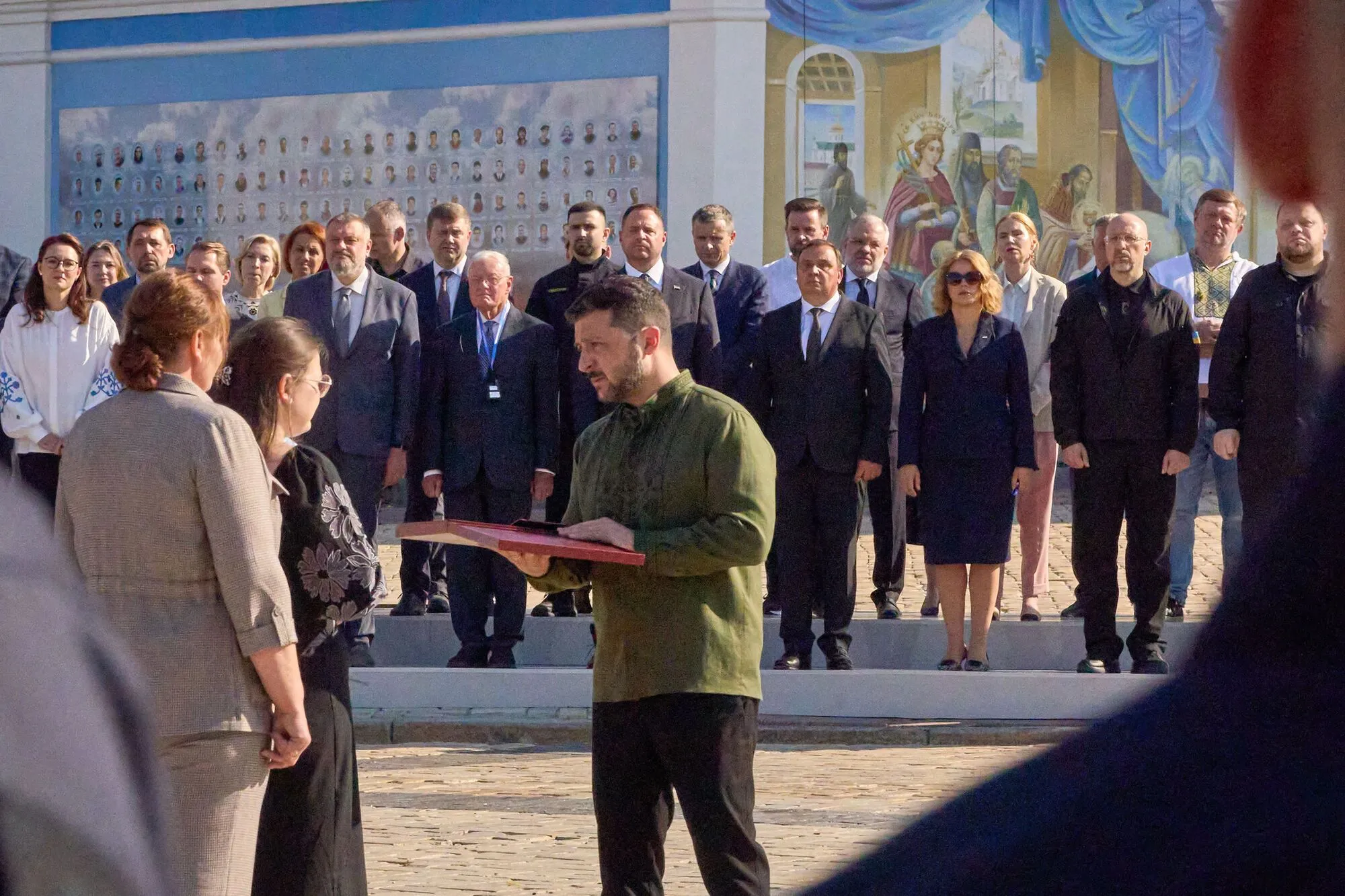 Прем'єрка Латвії передала Україні 15 БТР Patria: подробиці візиту і фото