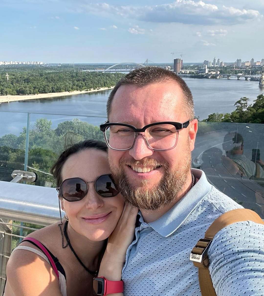 Жена прокурора на "Супермаме" похвасталась тайным жильем семьи и подставила мужа: как его наказали