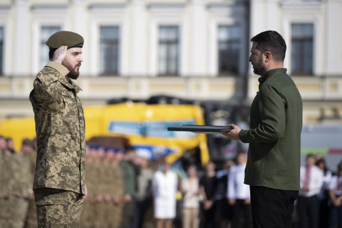 Зеленский вручил украинцам награды в День Украинской Государственности. Фото