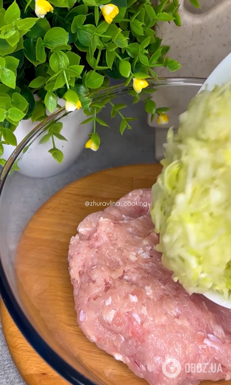 Ситна кабачкова запіканка з курячим фаршем, сиром та помідорами: готується елементарно