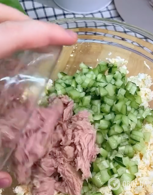 Яйця з тунцем і огірками