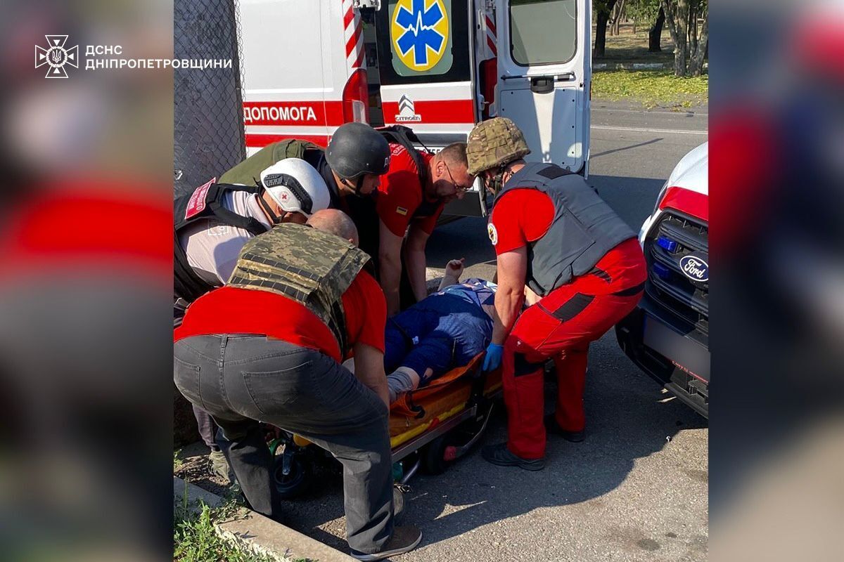 Оккупанты ударили по Никополю на Днепропетровщине: погибла женщина, пострадали пять человек. Фото