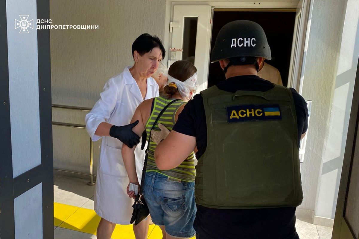 Оккупанты ударили по Никополю на Днепропетровщине: погибла женщина, пострадали пять человек. Фото