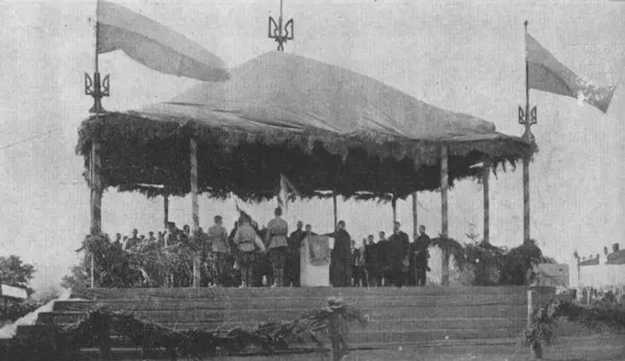 То, что сделал Усик с флагом Украины перед реваншем с Дюбуа, озадачило сеть. Фотофакт