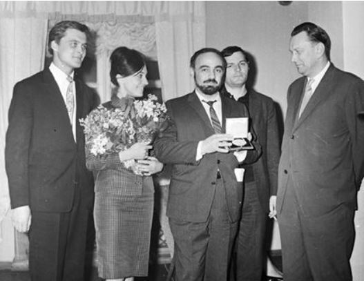 "Він не був простою людиною". Лариса Кадочникова – про любовні таємниці Миколайчука, фатальний жарт Параджанова та секрети родини Ступки