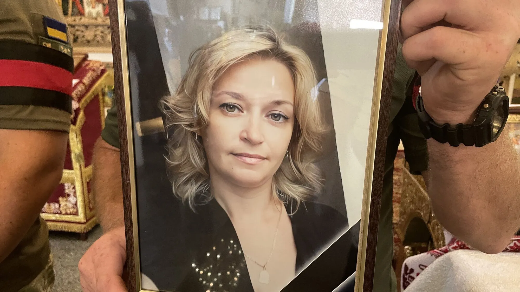 Її вбила Росія: у Полтаві прощаються з жінкою, яка померла від поранень внаслідок удару БПЛА по ТЦК. Фото