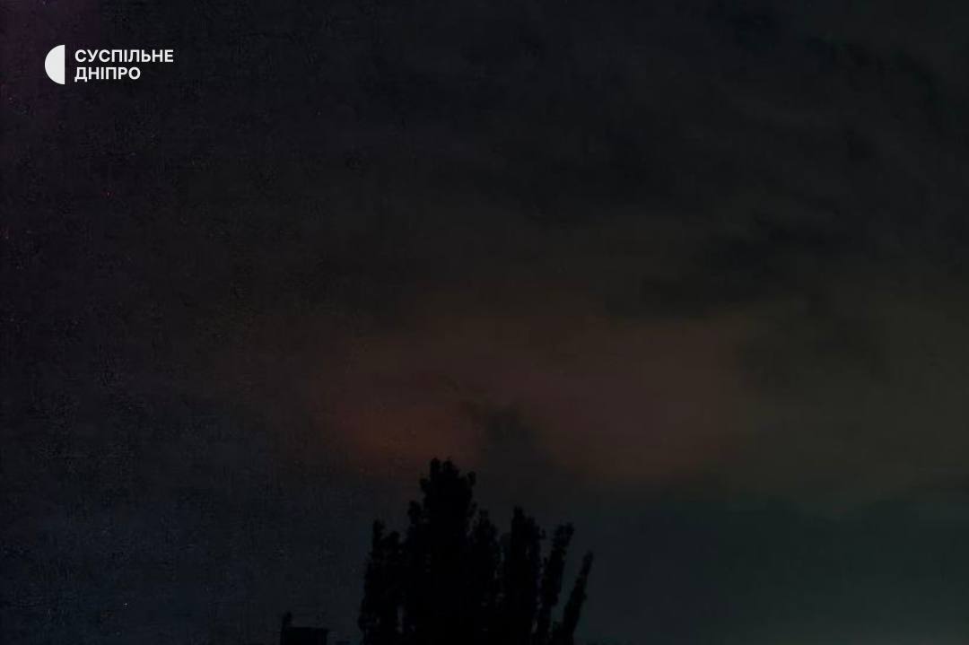 Враг ударил ракетой и десятками БПЛА по Кривому Рогу: есть пострадавший, вспыхнули пожары. Фото