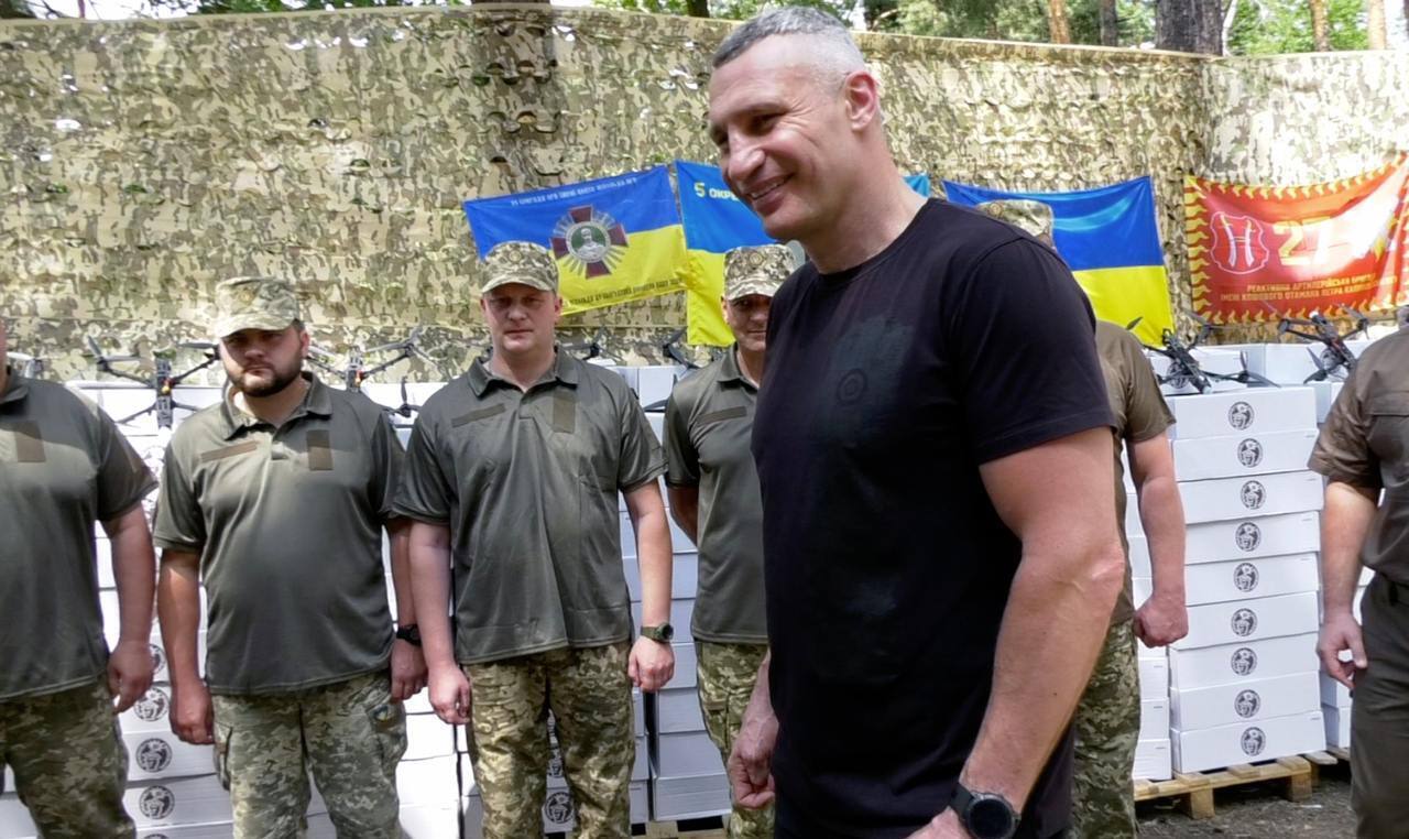 Киев продолжает помогать ВСУ: Кличко рассказал о переданных на фронт "свежих" дронах