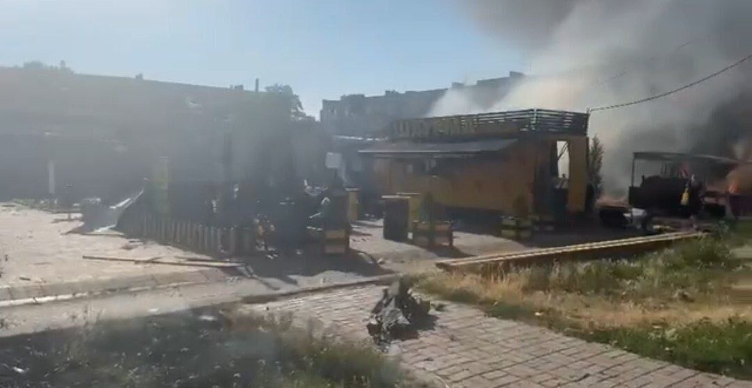 Ворог скинув КАБ на центр Добропілля на Донеччині: четверо загиблих і десятки поранених. Фото й відео