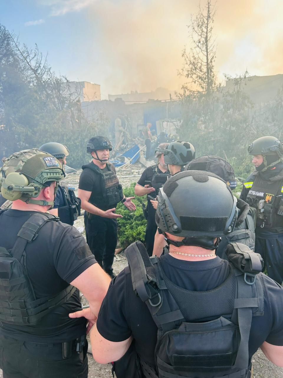 Ворог скинув КАБ на центр Добропілля на Донеччині: четверо загиблих і десятки поранених. Фото й відео