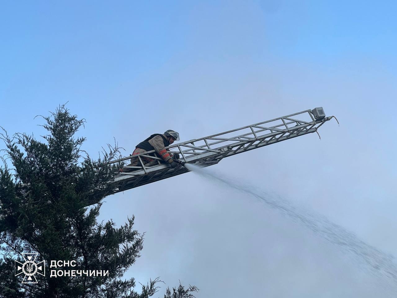 Ворог скинув КАБ на центр Добропілля на Донеччині: четверо загиблих і десятки поранених. Фото й відео