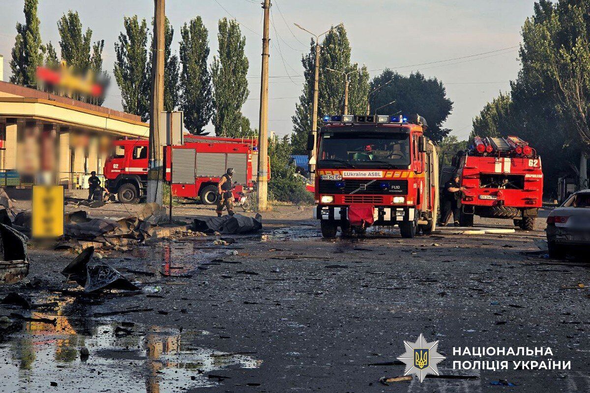 Ворог скинув КАБ на центр Добропілля на Донеччині: четверо загиблих і десятки поранених. Фото й відео