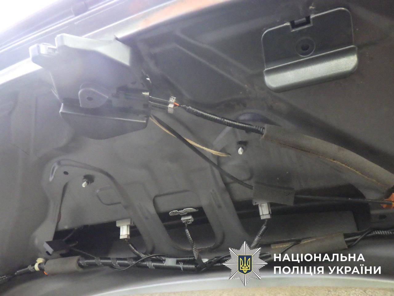 Год готовились к преступлению и похитили из авто обмена валют наличность на 15 млн грн: в Киеве задержали злоумышленников. Фото