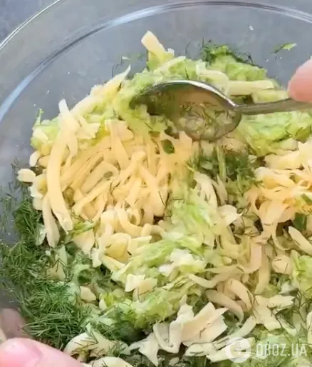 Вкусные кабачковые оладьи с сыром: рецепт закуски за 10 минут