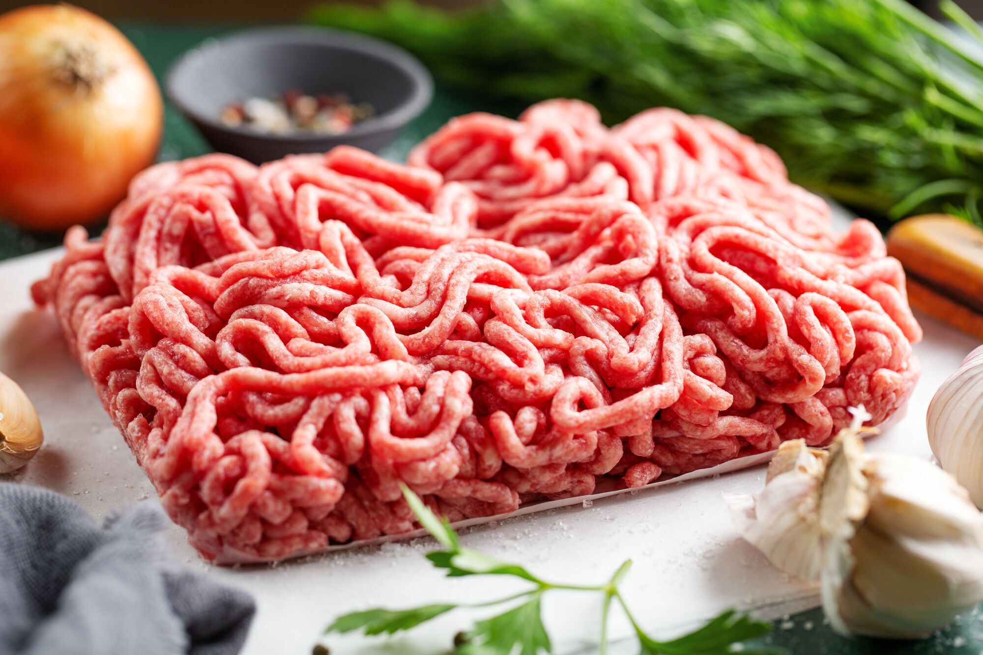 Из какого мяса приготовить для ребенка полезные и нежирные котлеты: простой рецепт