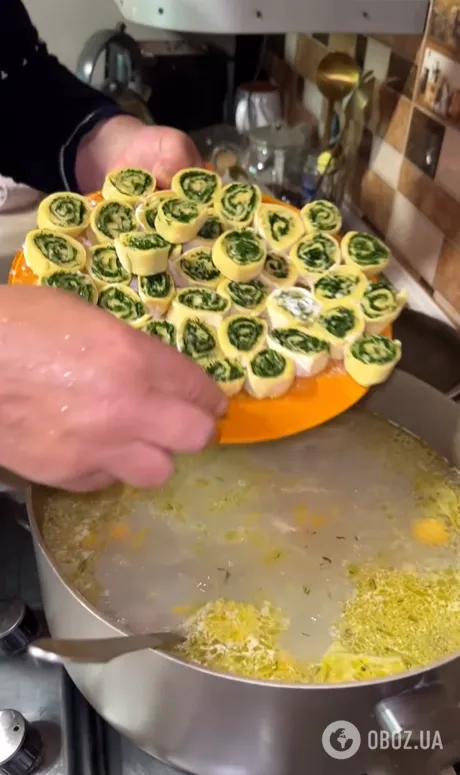 Куриный суп по-новому: добавьте в блюдо вкусные домашние галушки