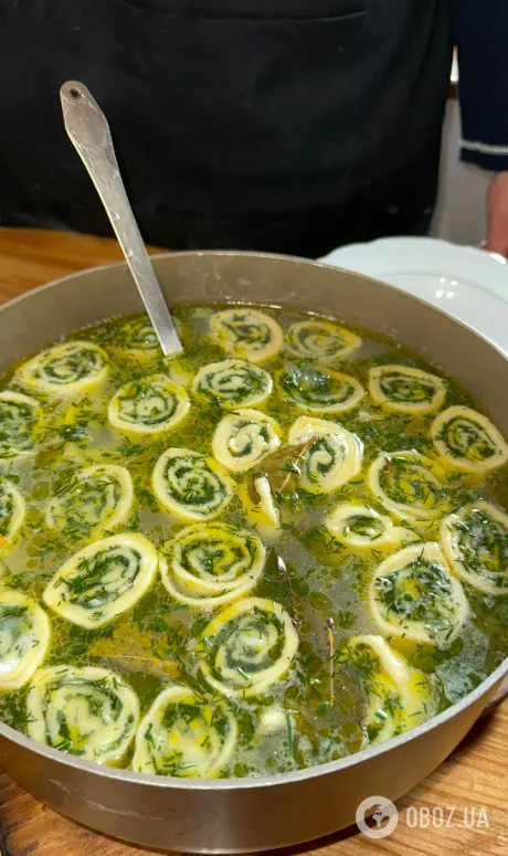 Куриный суп по-новому: добавьте в блюдо вкусные домашние галушки