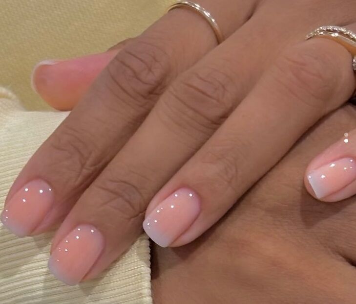 По-настоящему летние: какие цвета маникюра сделать в августе