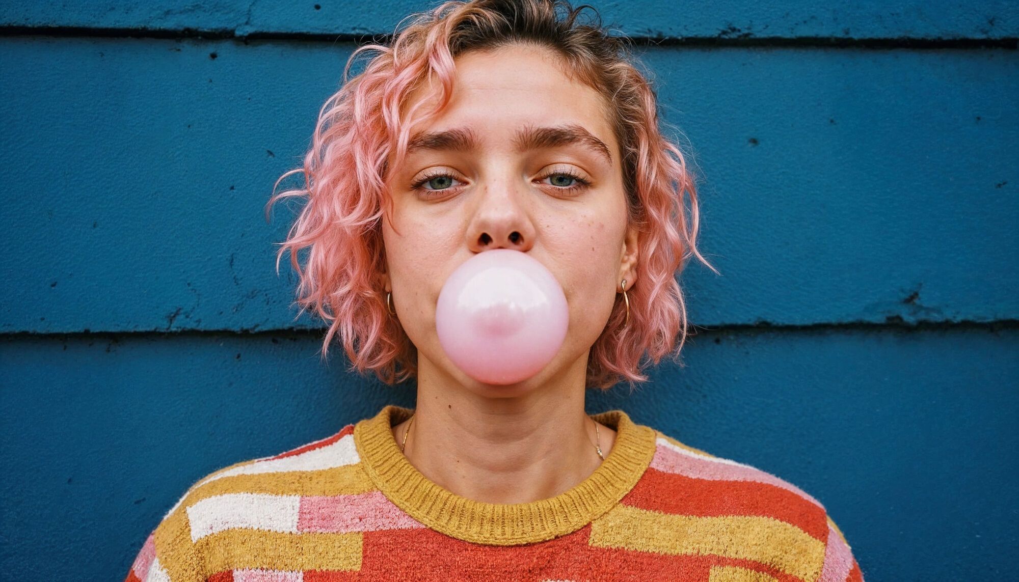 Почему в самолете закладывает уши? Ученые сказали, как решить проблему