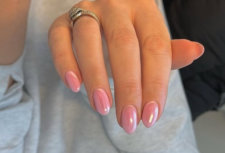 По-настоящему летние: какие цвета маникюра сделать в августе